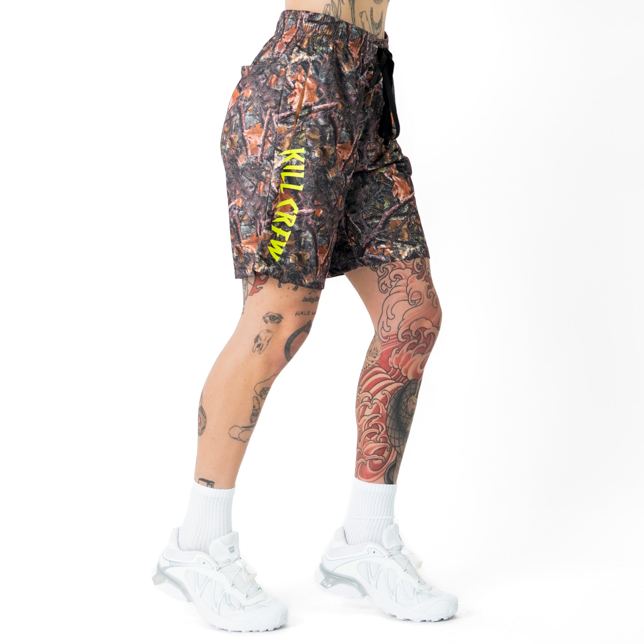 RELAXED CUT SHORTS EMBROIDERED FLAG - CAMO / GREEN